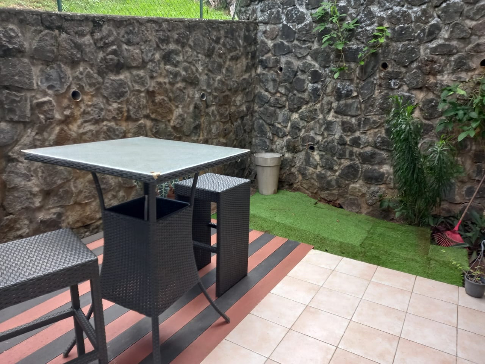 Image_, Studio, Belle pierre, ref :ILST10000827